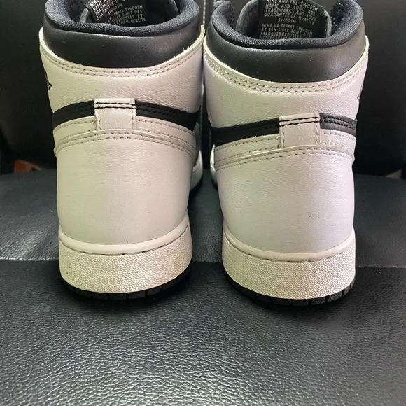Kids Nike Air Jordan 1 Retro High Black and White Sneakers Size 7Y - Picture 8 of 11